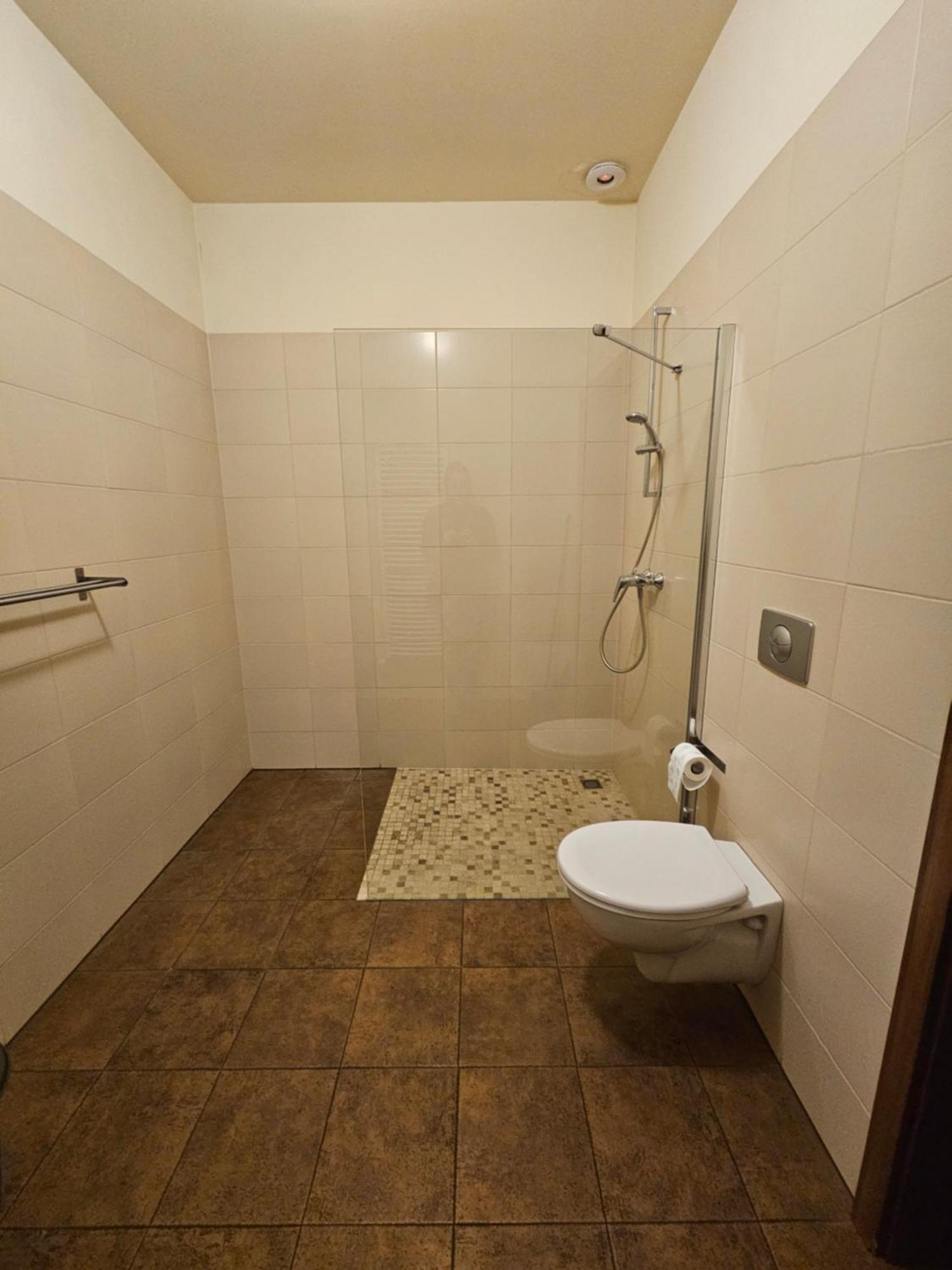 Gospodarstwo Nad Jeziorem Farm stay Zalom (Czlopa)